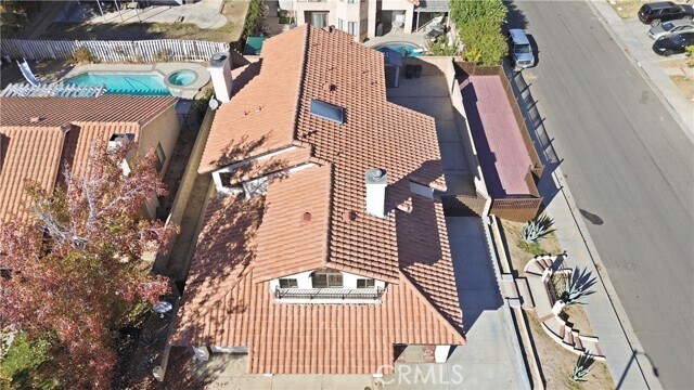 Building Photo - 325 Rainbow Terrace