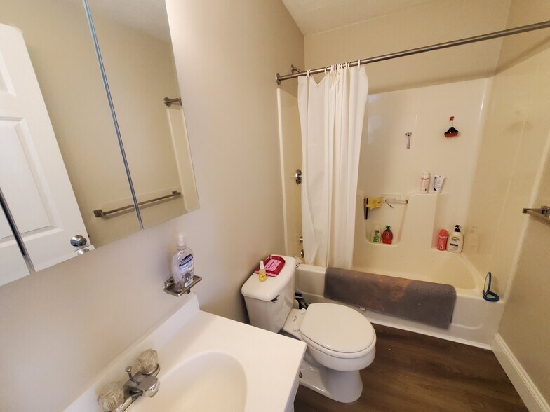 Building Photo - 362 Harvard St