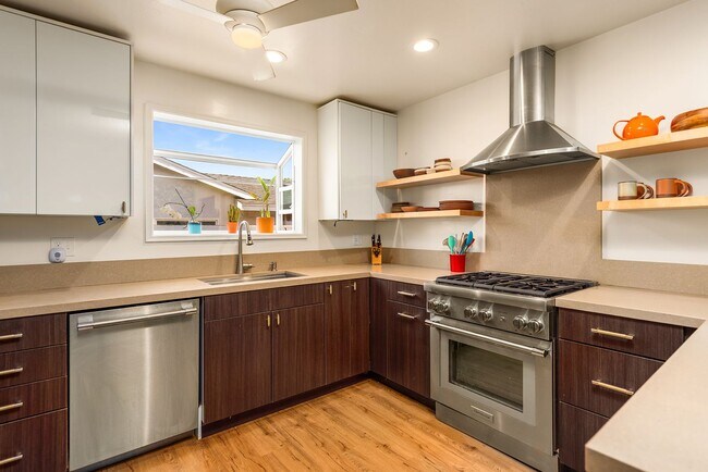 Building Photo - Oak View 3 bedroom 2 bath