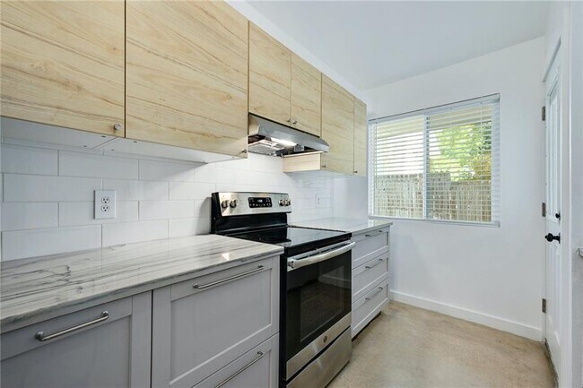 Building Photo - 1502 Bridgeway Dr