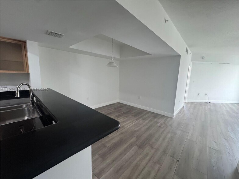 Building Photo - 140 S Dixie Hwy