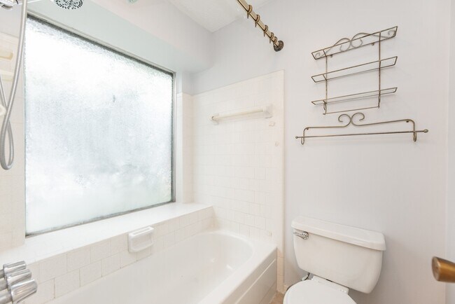 Building Photo - 6818 Brockington Dr