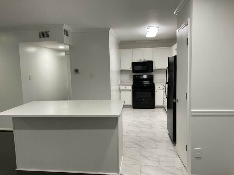 Kitchen - 1001 Woodland Vlg