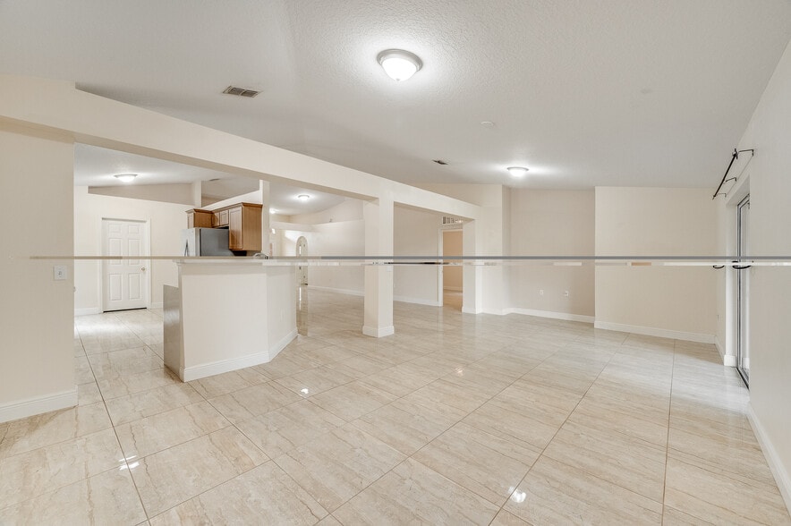 Building Photo - 537 Mason Dr