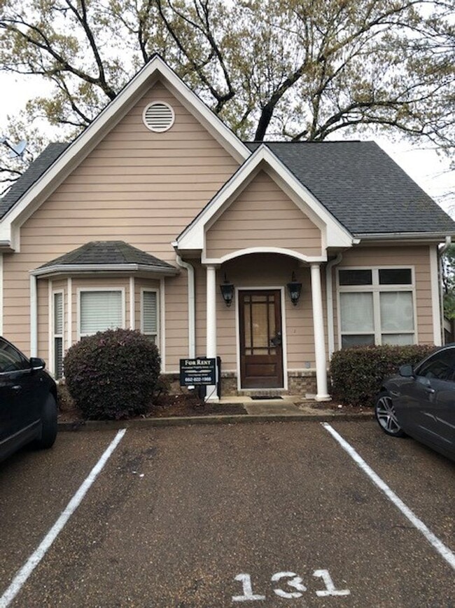 Building Photo - 131 Fallsgrove Dr