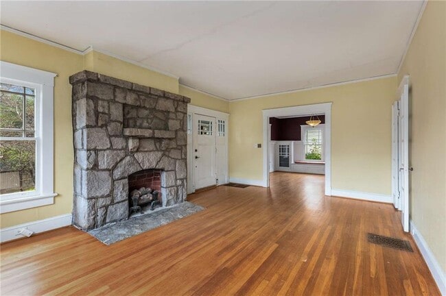 Building Photo - 1007 Blue Ridge Ave NE