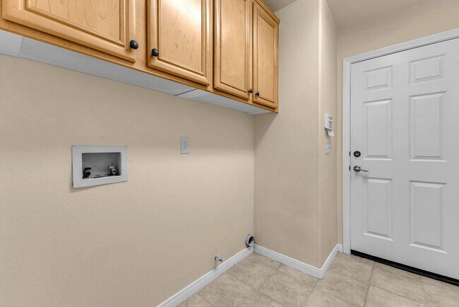 Building Photo - 79886 Dandelion Dr