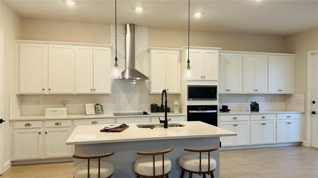 Building Photo - 16956 Hamlin Vw St