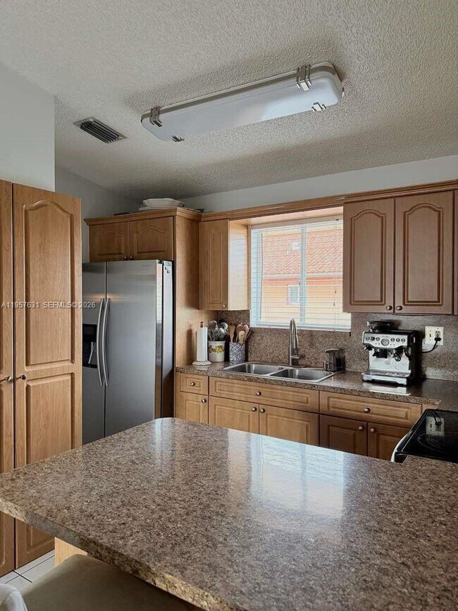 Building Photo - 10017 W Okeechobee Rd