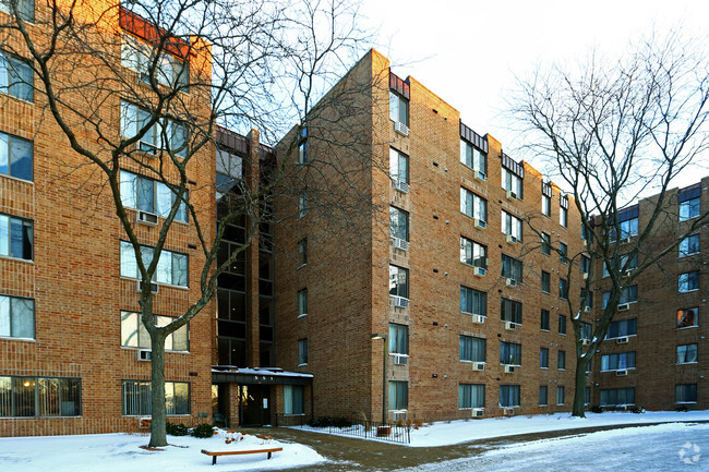 Building Photo - Huntington Towers