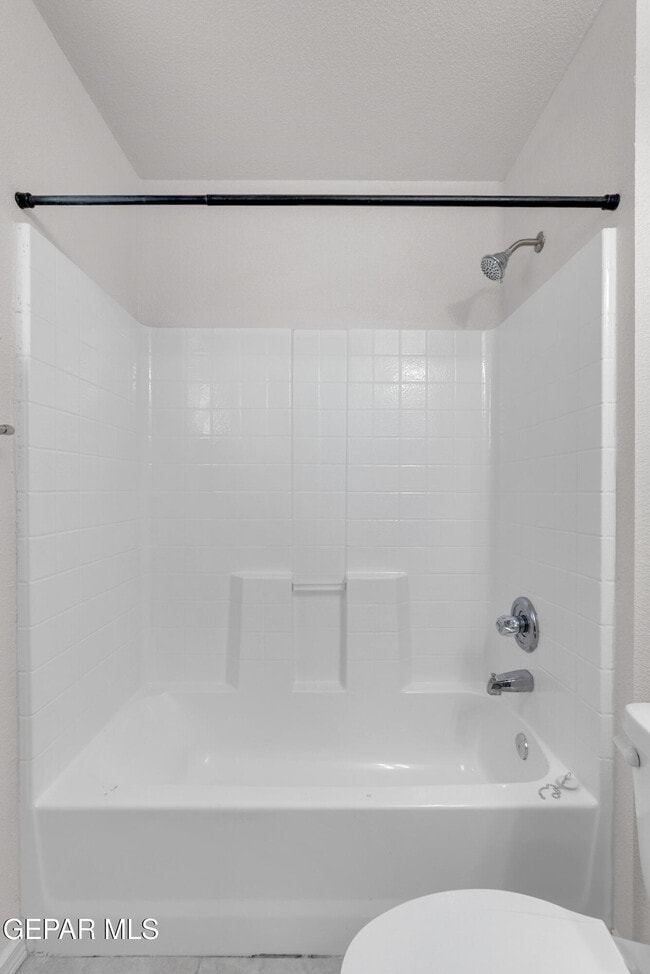 Building Photo - 9277 Leonardo Ave