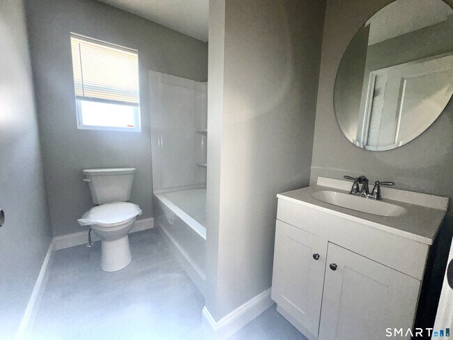 Building Photo - 105 Churchill St