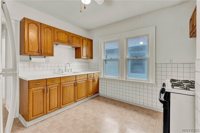 Building Photo - 238 Saranac Ave