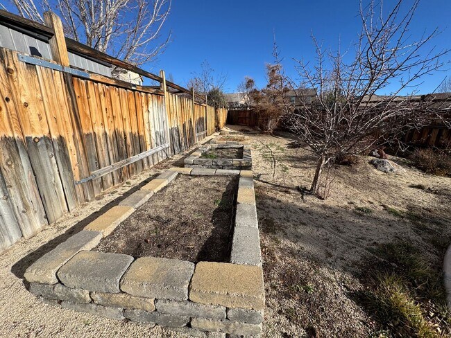 Building Photo - 4 Bedroom, 3 car garage- Foothills at Wingfield Springs. Pets welcome!