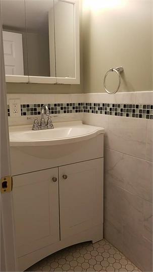 Building Photo - 8620 Elwyn Dr