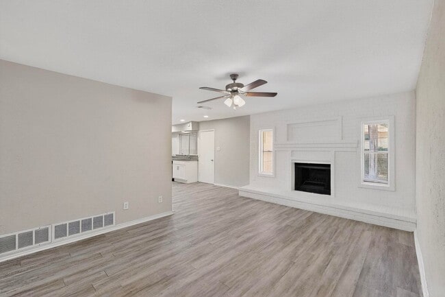 Building Photo - Cozy Living Near Rockwall Lake