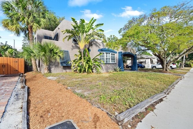 Building Photo - 310 Columbia Dr