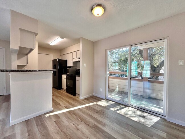 Building Photo - 7111 E Hwy 290