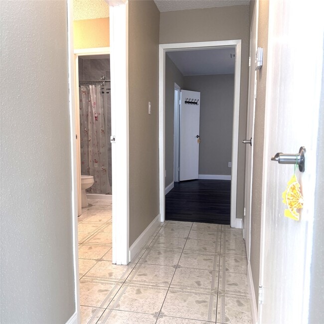 Building Photo - 2457 Briarwest Blvd