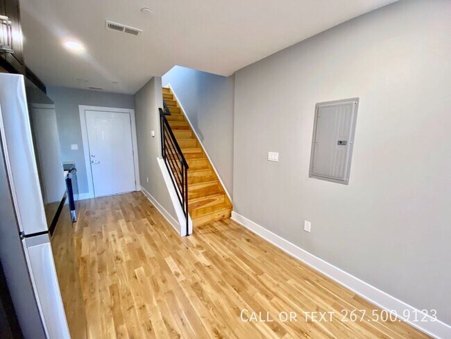 Building Photo - 1523 W Girard Ave