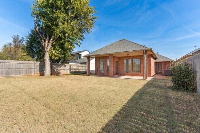 Building Photo - 11129 Springhollow Ct