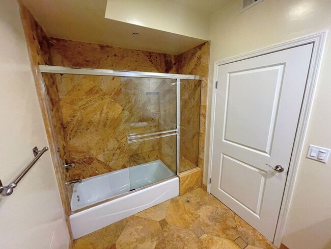 Building Photo - Studio City living at a great price. 3bd/2ba condo, dual parking, water/trash included!