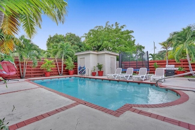 Primary Photo - 208 SW 2nd Ave