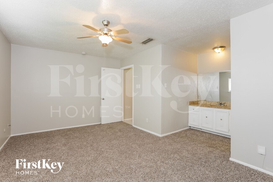 Building Photo - 612 Coolwood Ln