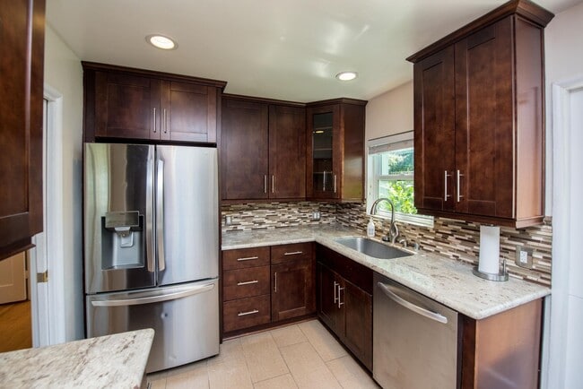 Building Photo - 20092 Bayview Ave