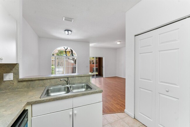 Building Photo - 1407 S Santa Catalina Cir