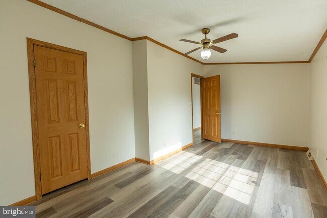 Building Photo - 202 N Teal Rd