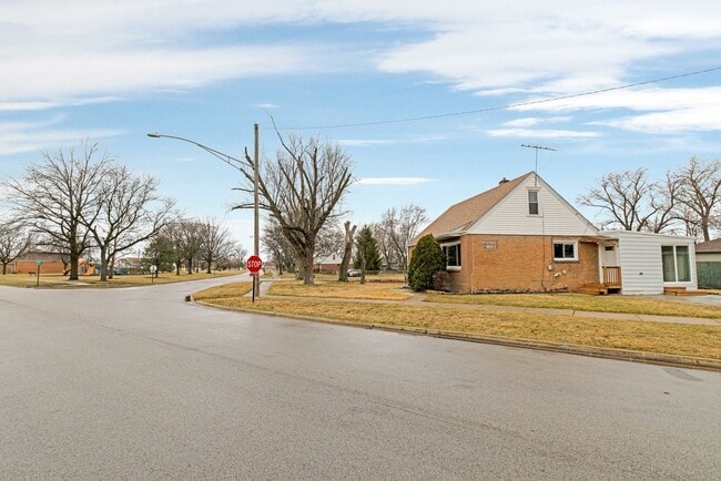 Building Photo - 6831 79th Ave