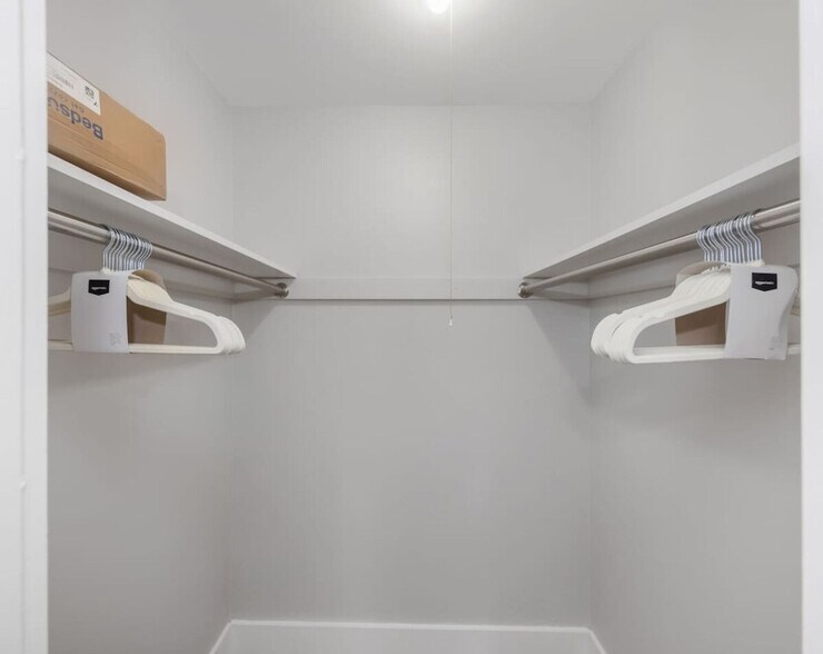 Building Photo - 4307 W Kennedy Blvd