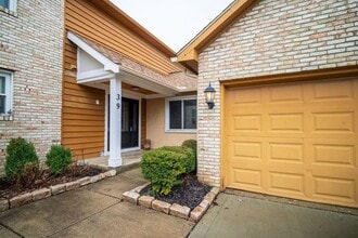 Building Photo - 39 Groton Dr