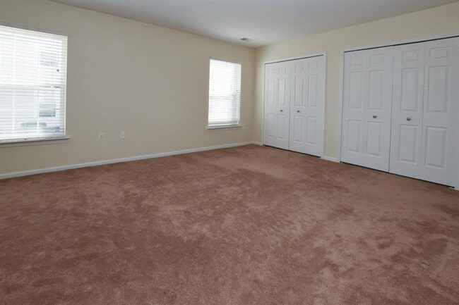 Building Photo - 2790 S Knightsbridge Cir