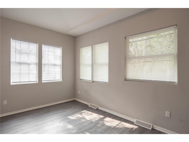 Building Photo - 1125 Margaret St