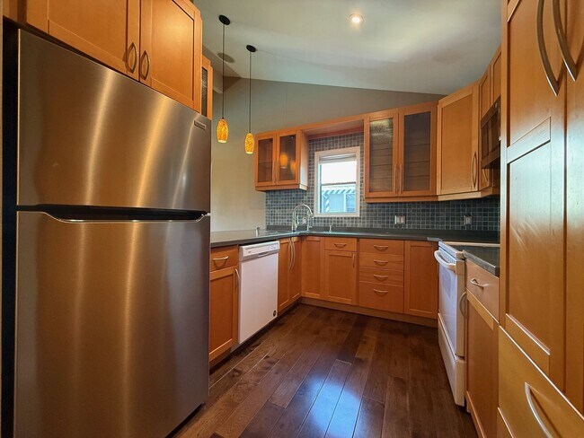 Building Photo - 2343 Fairway Dr