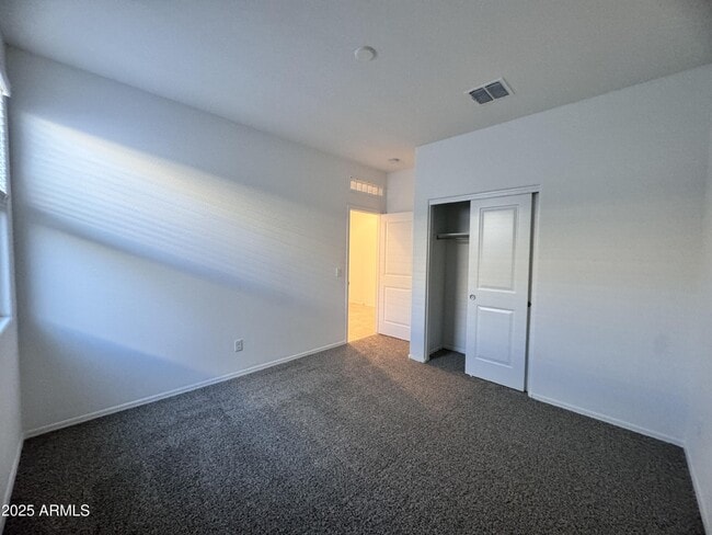 Building Photo - 1137 W Chimes Tower Dr