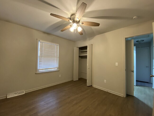 Building Photo - 2 Bedroom | 1 Bathroom | Walk to Downtown ...