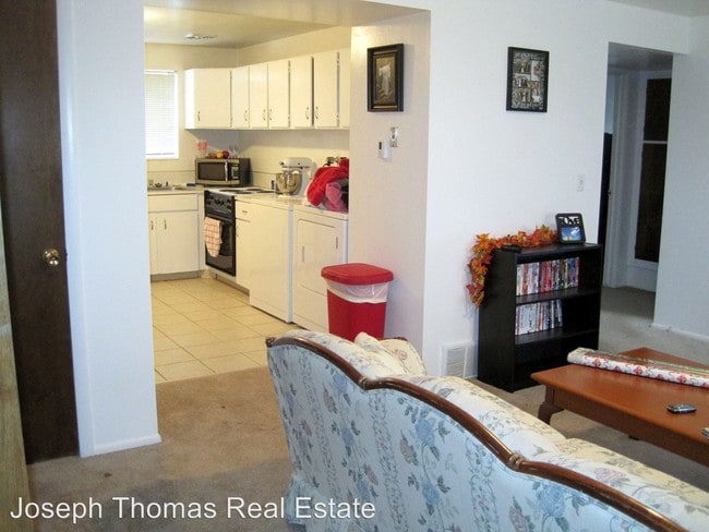 Building Photo - 1583 800 E