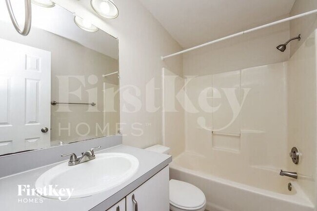 Building Photo - 815 Adour Dr
