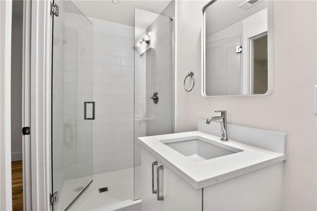 Building Photo - 816 Berne St SE