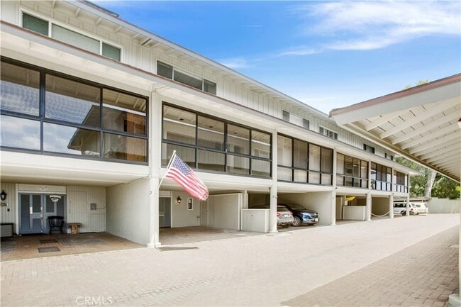 Building Photo - 3 Blue Lagoon