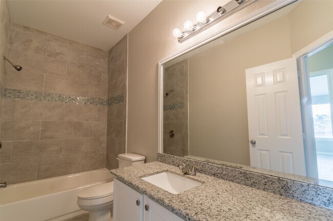 Building Photo - 2209 Highland Crossing Dr