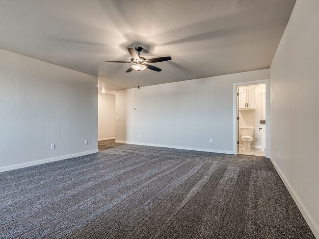Building Photo - Newer Beautiful home in East Edmond + 4 Be...