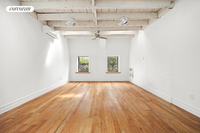 Building Photo - 556 Washington Ave