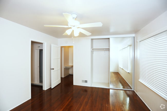 2BR, 2BA-900 SF - GG Alboni Apartments