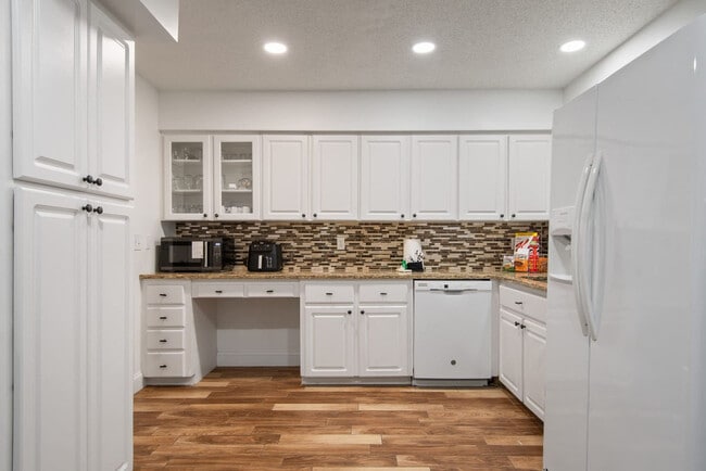 Building Photo - 612 Montezuma Dr