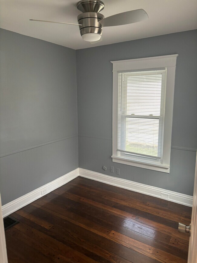 Building Photo - 3132 Mapleleaf Ave