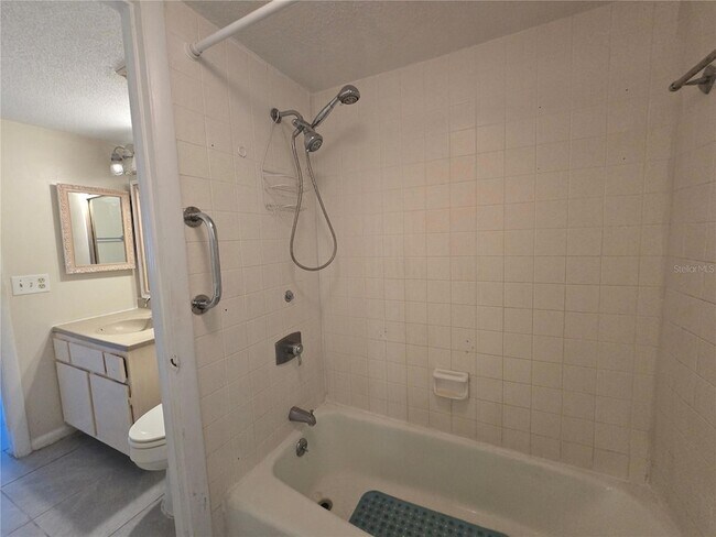 Building Photo - 561 Fairways Cir